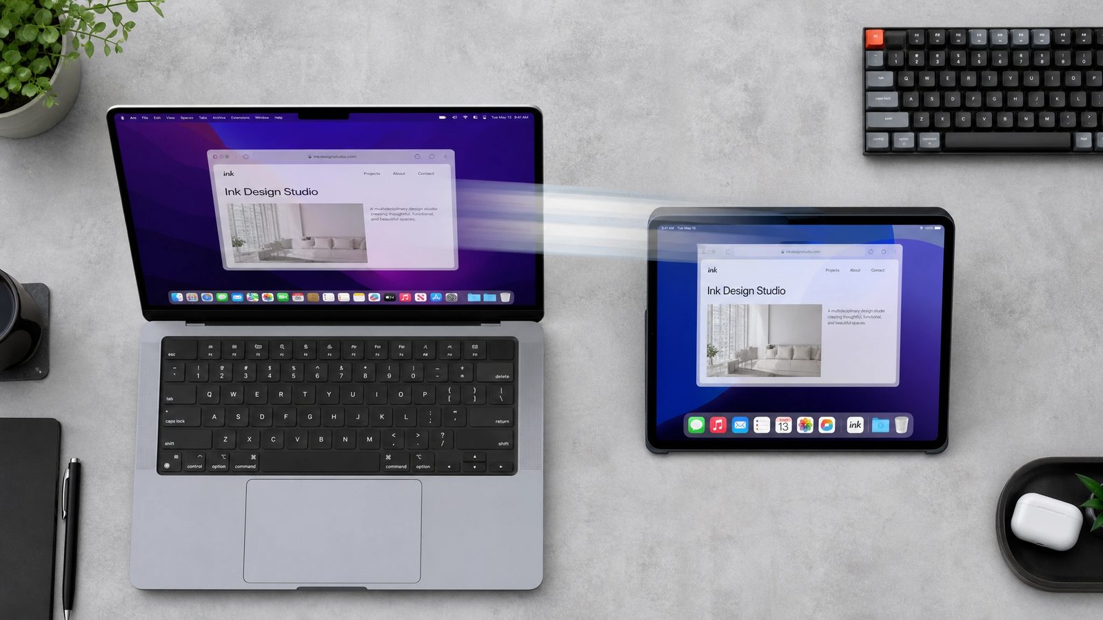 ลากหน้าต่างจาก MacBook ไปวางบน iPad เพื่อขยายพื้นที่หน้าจอทำงาน